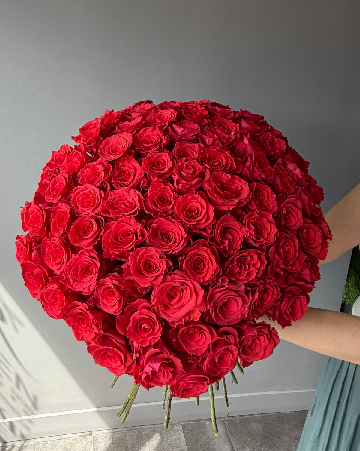 70cm Coral Rose Luxury Bouquet