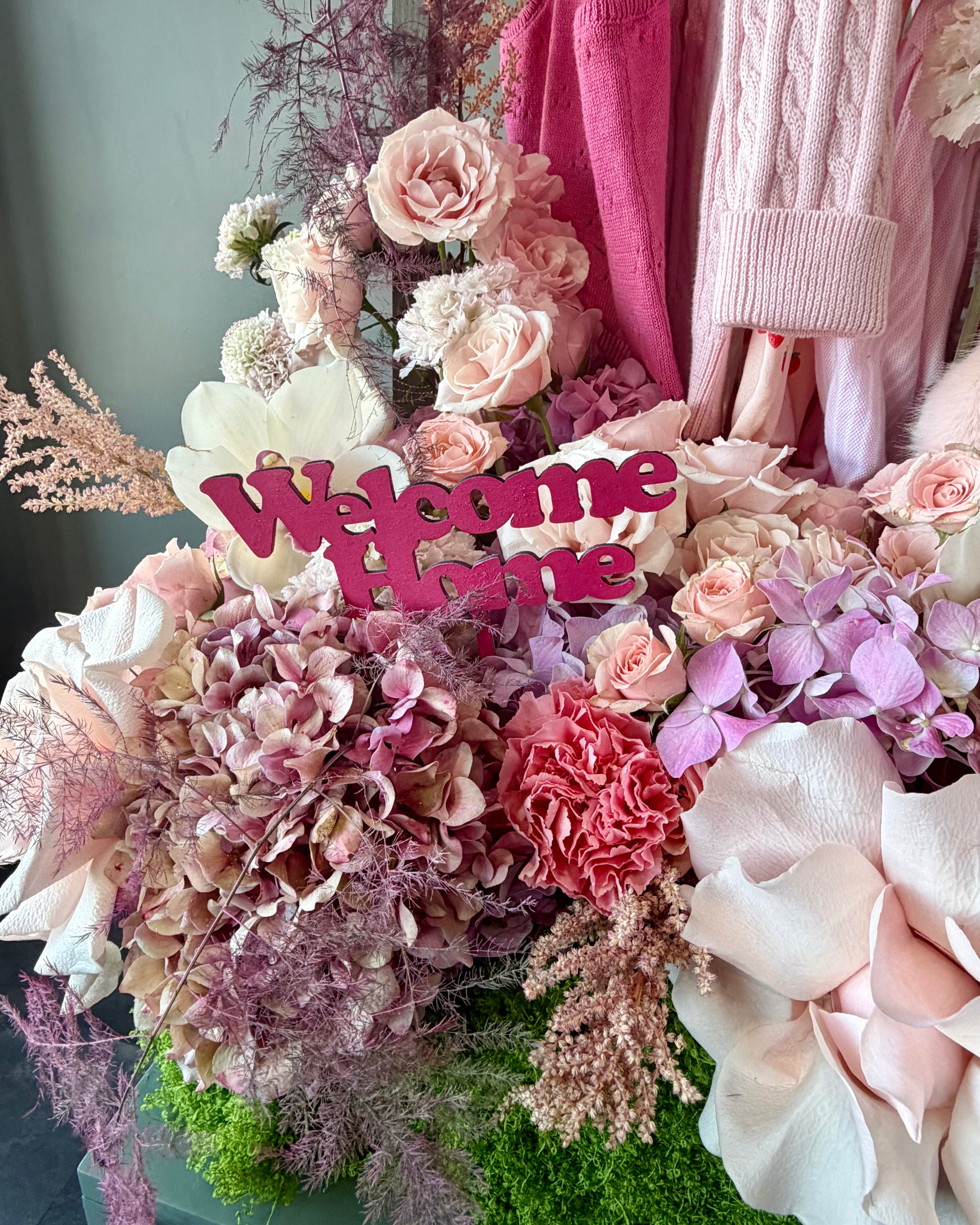 Welcome Little One – Custom Baby Floral Gift Display