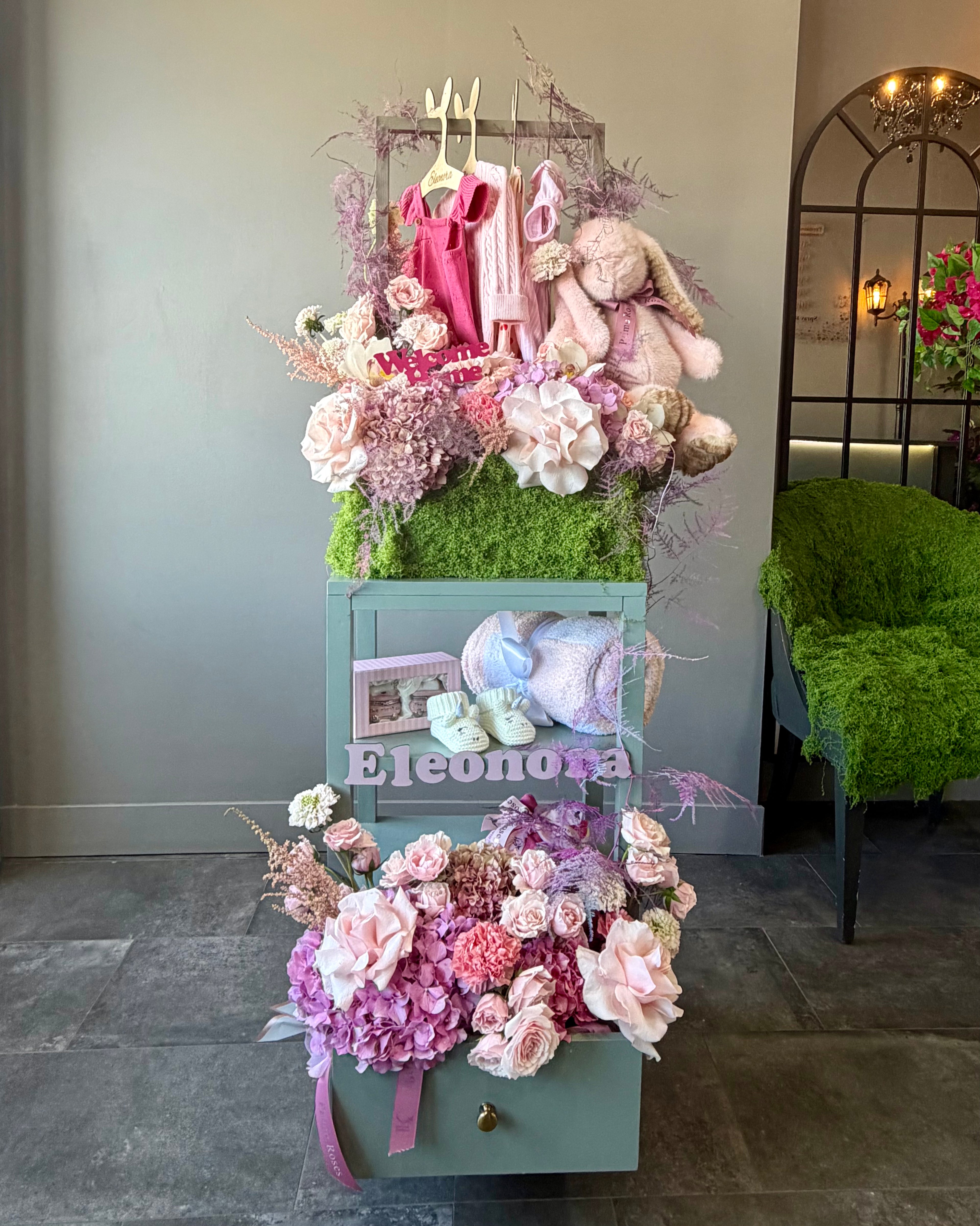 Welcome Little One – Custom Baby Floral Gift Display