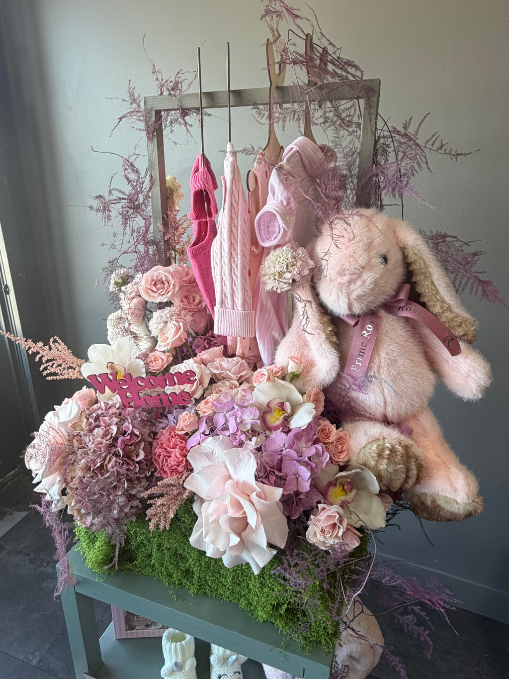 Welcome Little One – Custom Baby Floral Gift Display